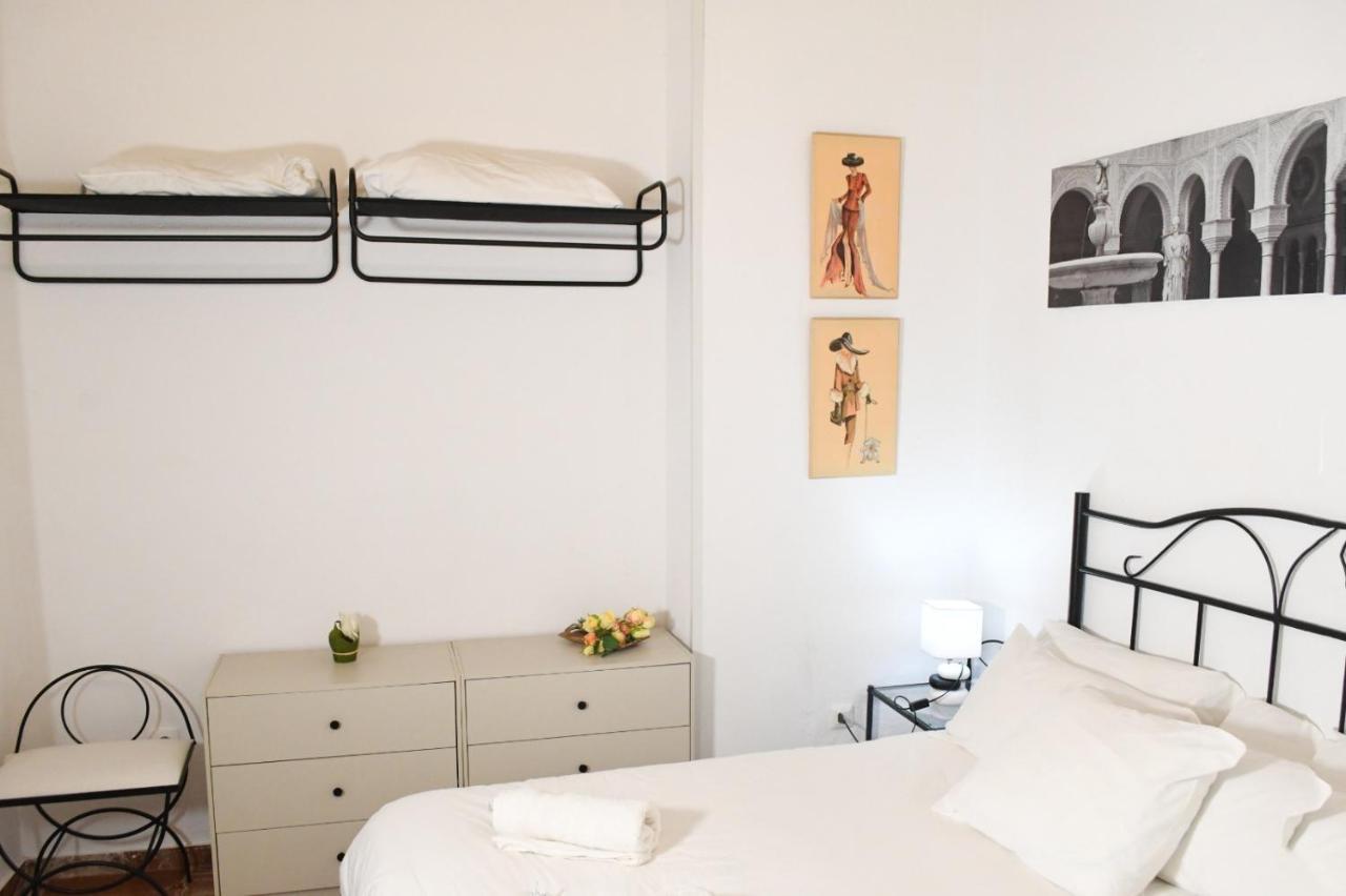 Apartamento Descalzos Apartment Seville Luaran gambar